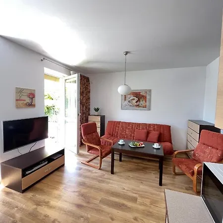 Apartament Z Garazem I Ogrodem Kolobrzeg Exterior photo