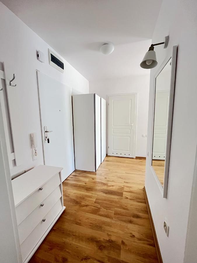 Apartment Z Garazem I Ogrodem *