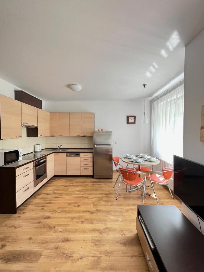 Apartment Z Garazem I Ogrodem *
